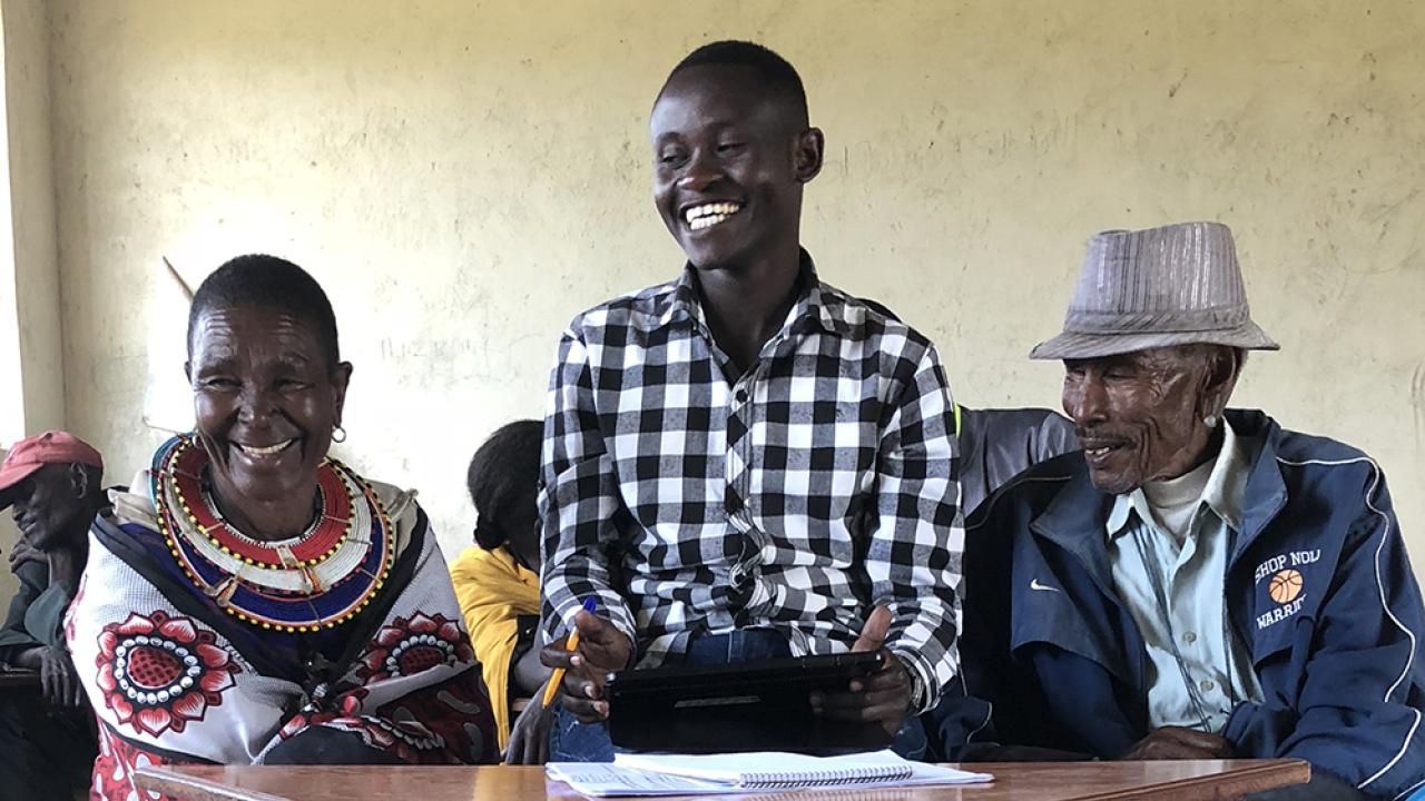 MRR research team member Benjamin Ltarapua Lolmingani (center) facilitates a game of SimPastoralist in northern Kenya. SimPastoralist in Samburu, Kenya