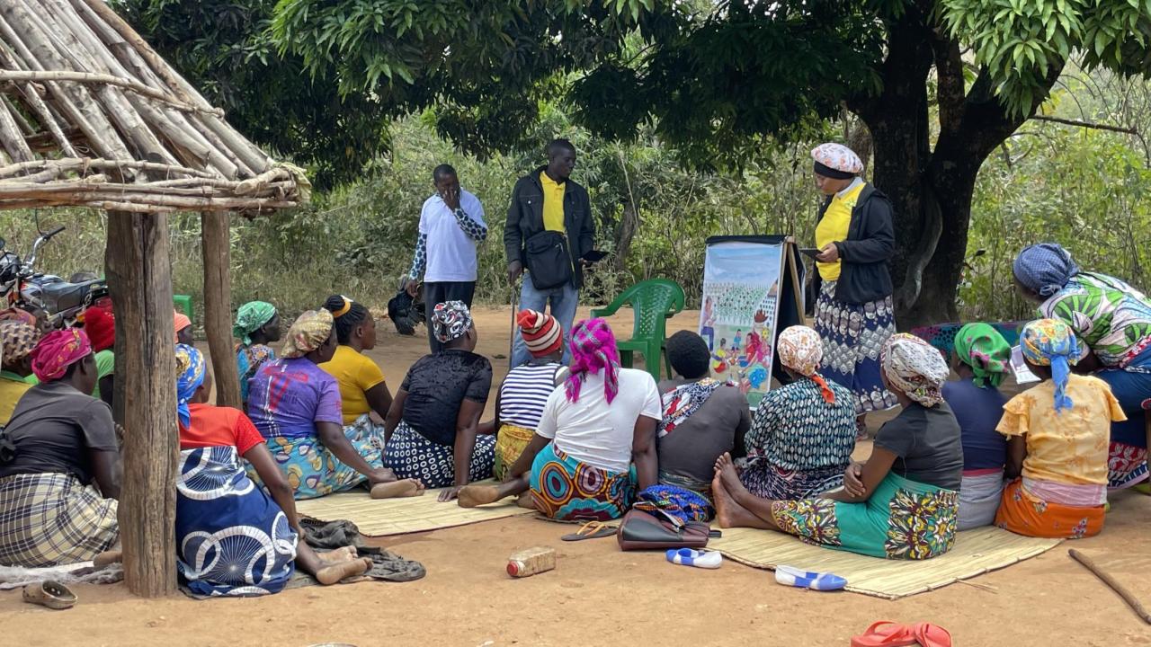 Mozambique women meeting